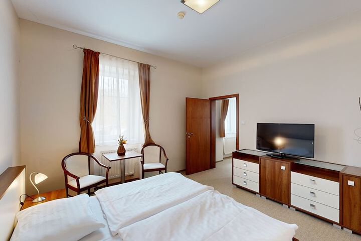 Room 18 of 35