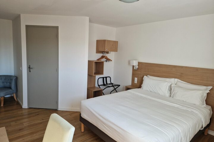 Room 25 of 127