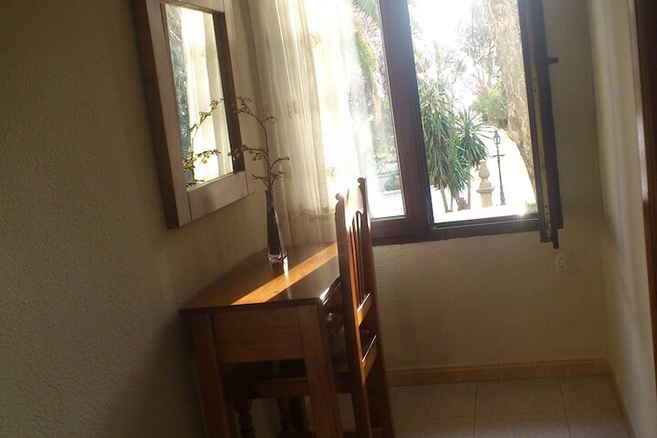 Room 5 of 32