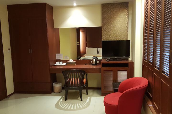 Room 14 of 83