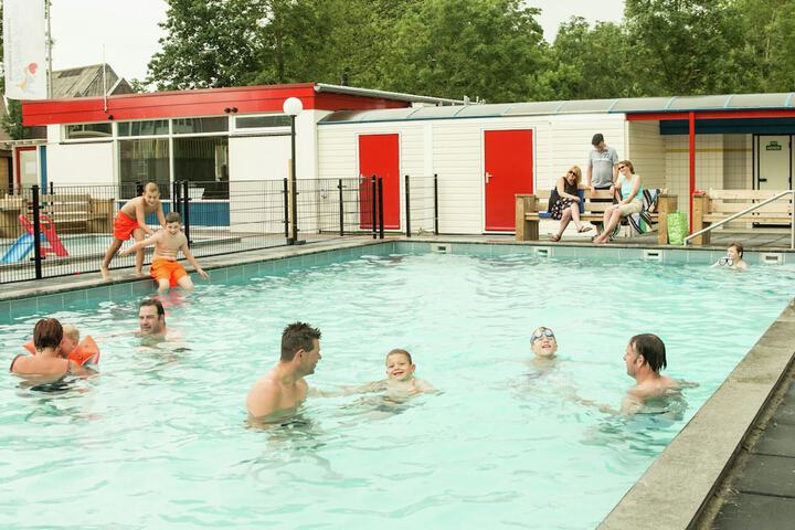 Pool 9 of 25