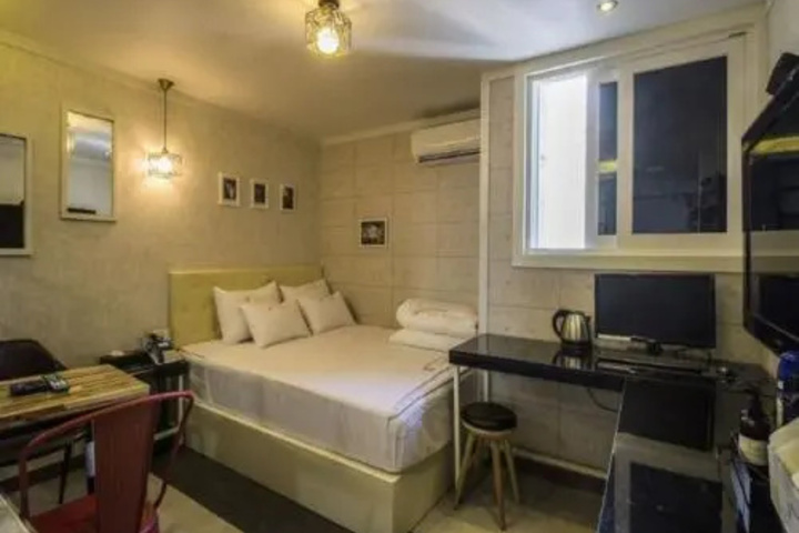 Room 12 of 12