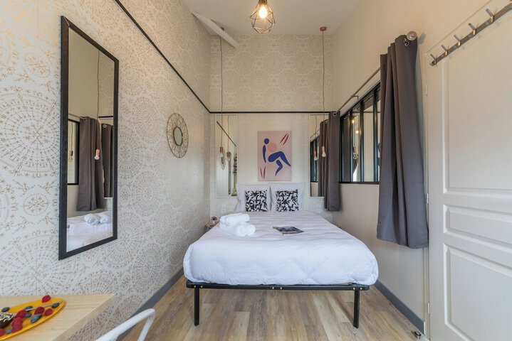 Room 8 of 71