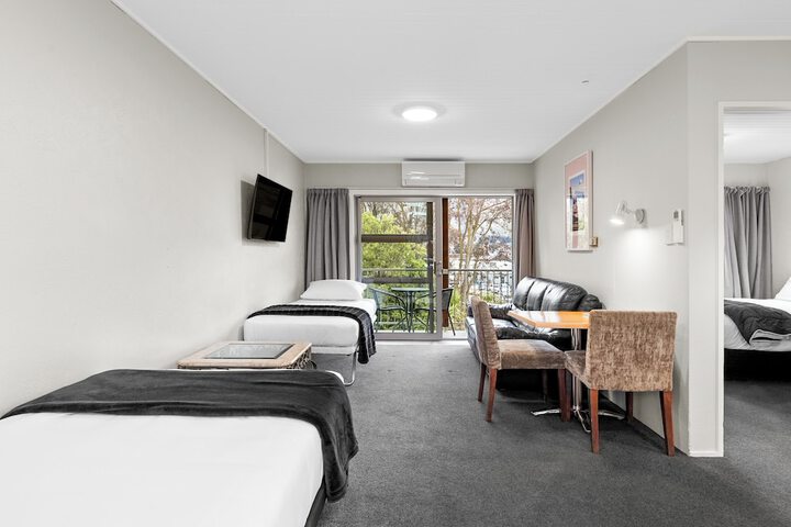 Room 27 of 48