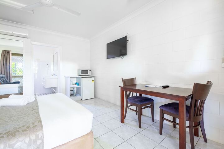 Room 4 of 25