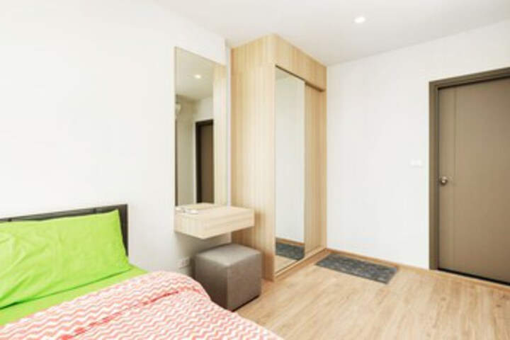 Room 6 of 10