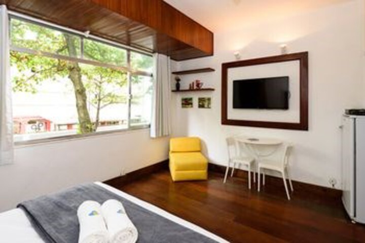 Room 12 of 20