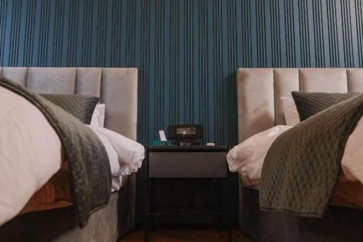 Room 8 of 25