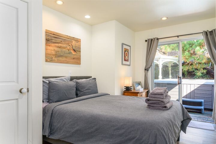 Room 2 of 32