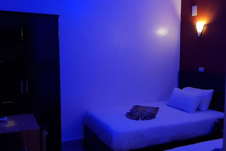 Room 14 of 38