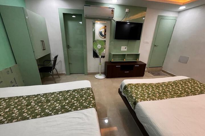 Room 10 of 34