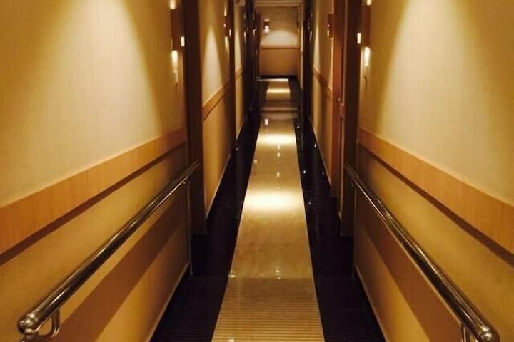 Ballroom/Hall 24 of 31