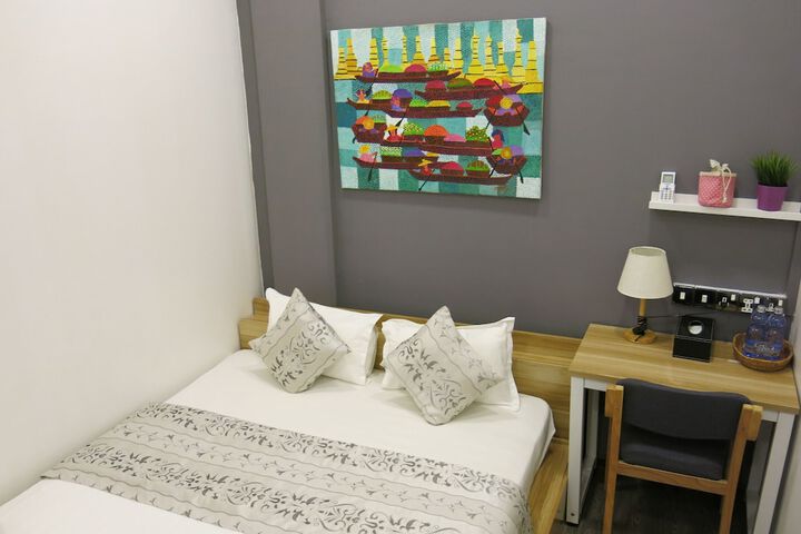 Room 9 of 34