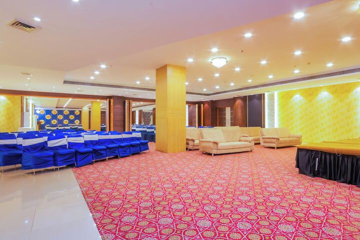 Ballroom/Hall 65 of 80