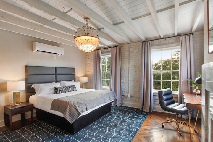 Room 28 of 164