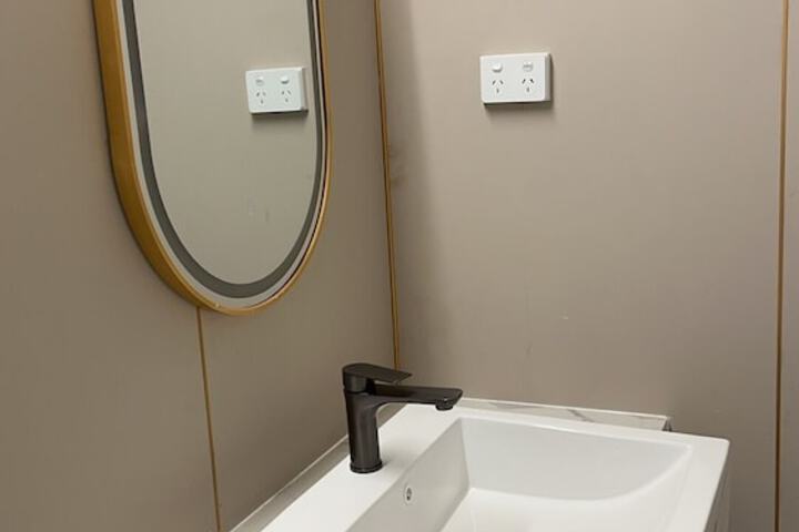 Room 19 of 33