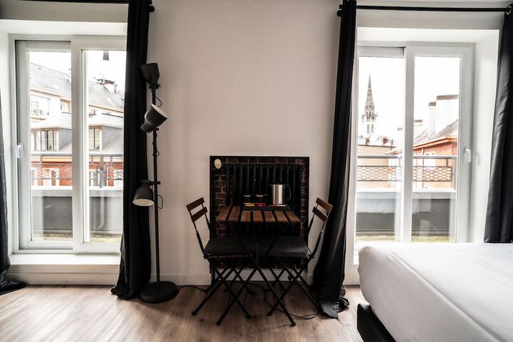 Room 16 of 64