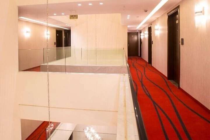 Ballroom/Hall 29 of 33