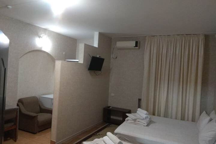 Room 13 of 28