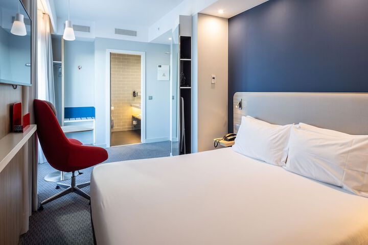 Room 34 of 83