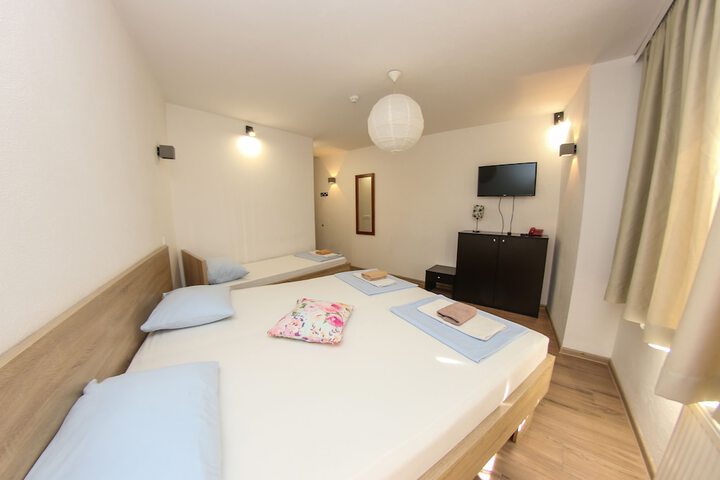 Room 45 of 73