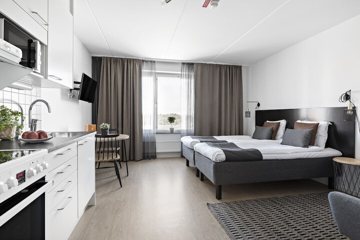 Room 10 of 38