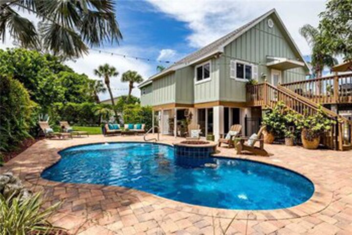 Pool 14 of 17