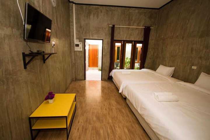 Room 6 of 15
