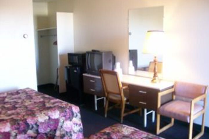 Room 9 of 18