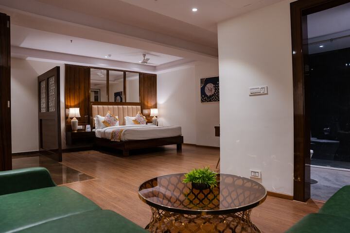 Room 21 of 32