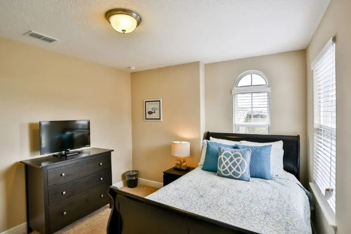 Room 6 of 20