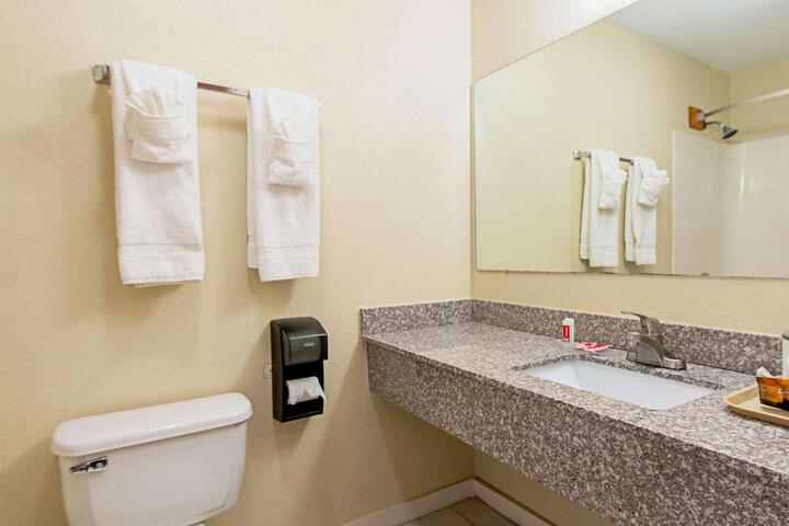 Standard Double Room (13 of 13)