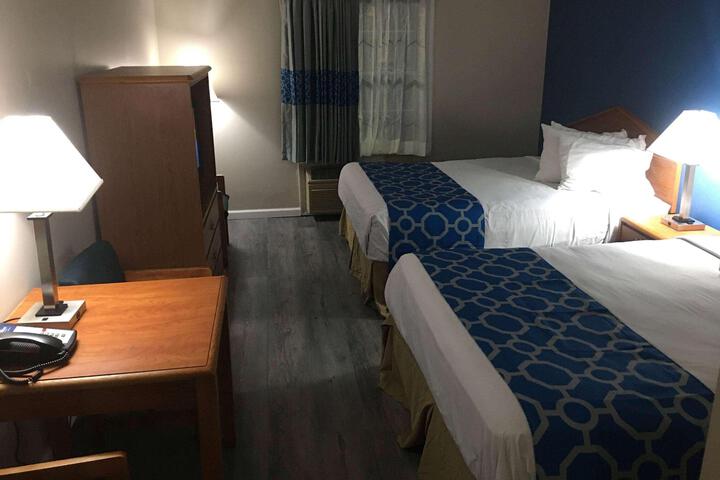 1 King Bed (3 of 11)