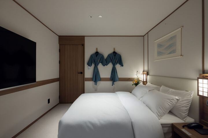 Room 2 of 51