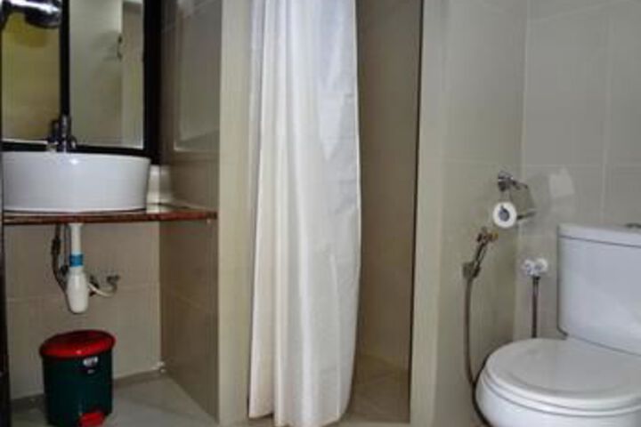 Room 7 of 32