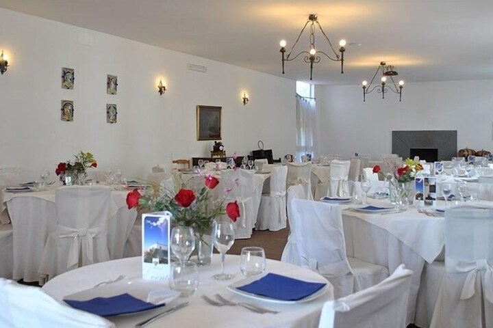 Ballroom/Hall 33 of 70