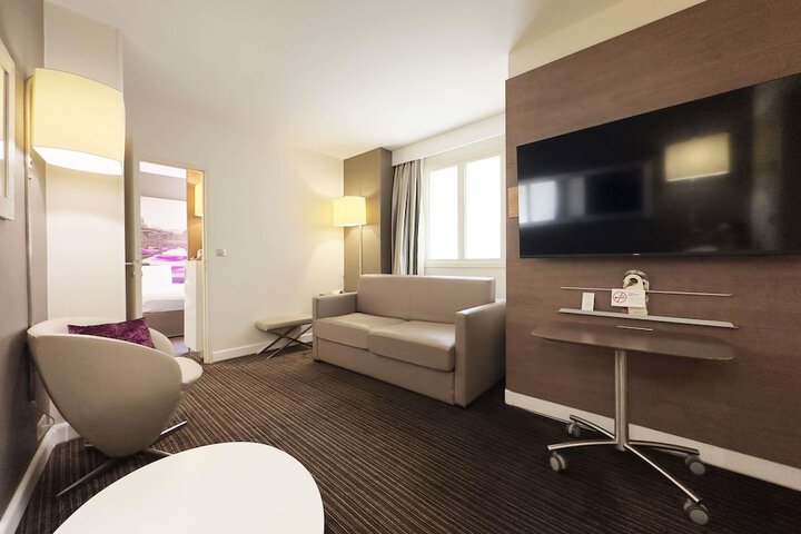 Room 32 of 87