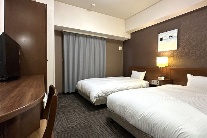 Room 9 of 36