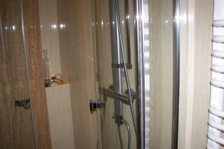 Room 9 of 19