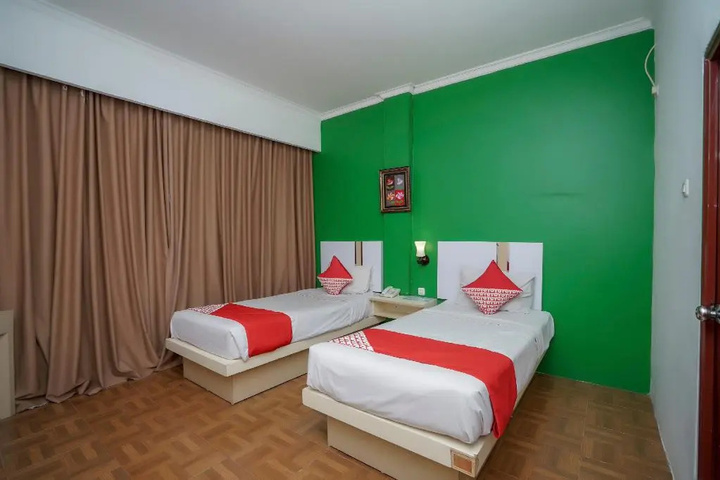 Room 6 of 9