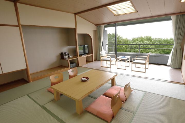 Room 4 of 30