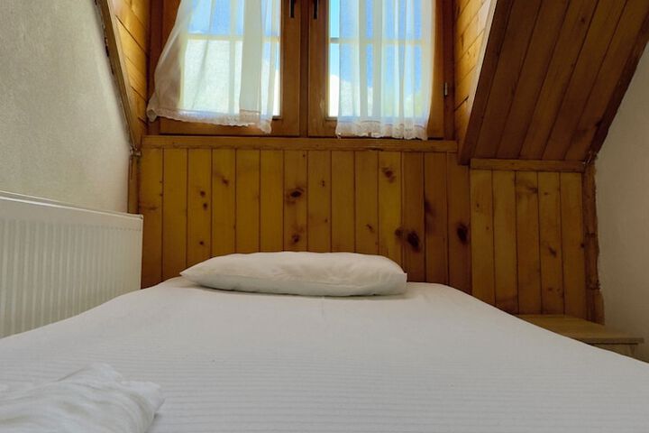 Room 25 of 63