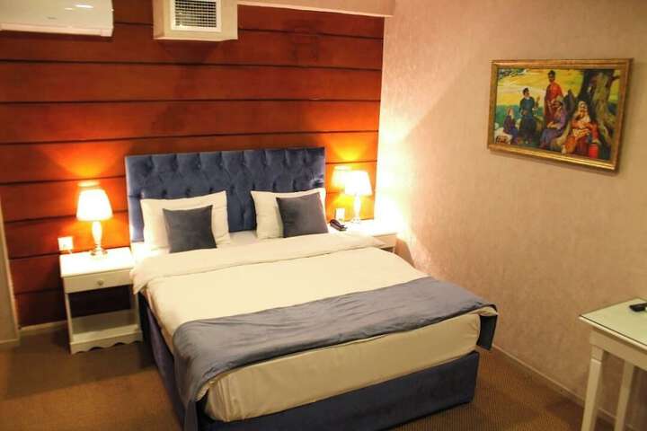 Room 8 of 30