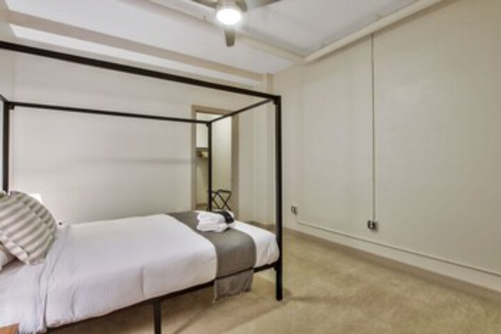 Room 303 of 328