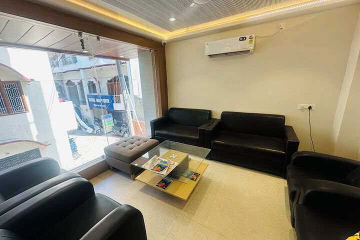 Lounge 67 of 74