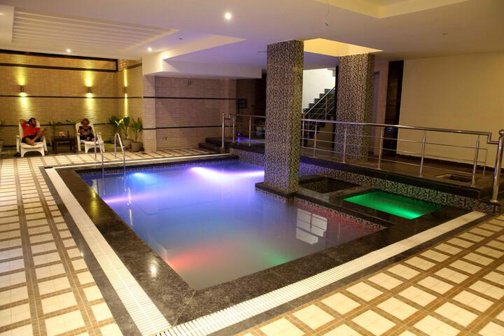 Pool 17 of 28