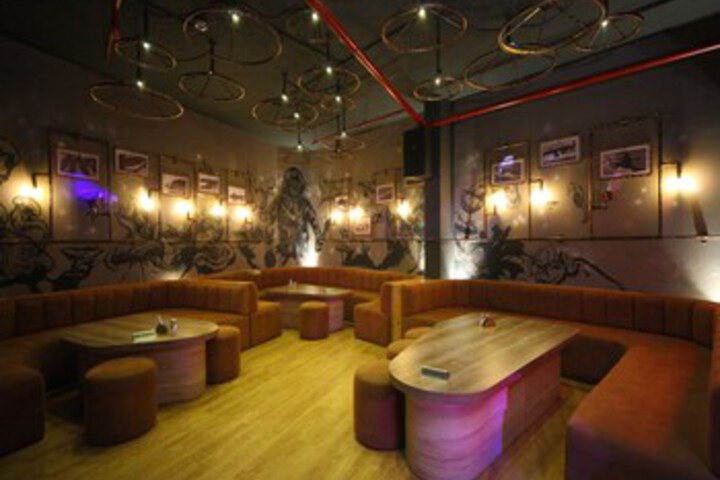Lounge 3 of 36