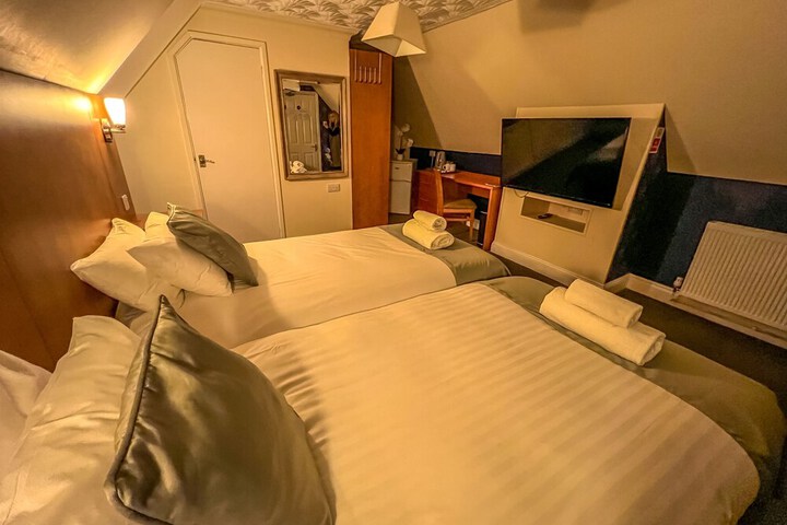 Room 9 of 97