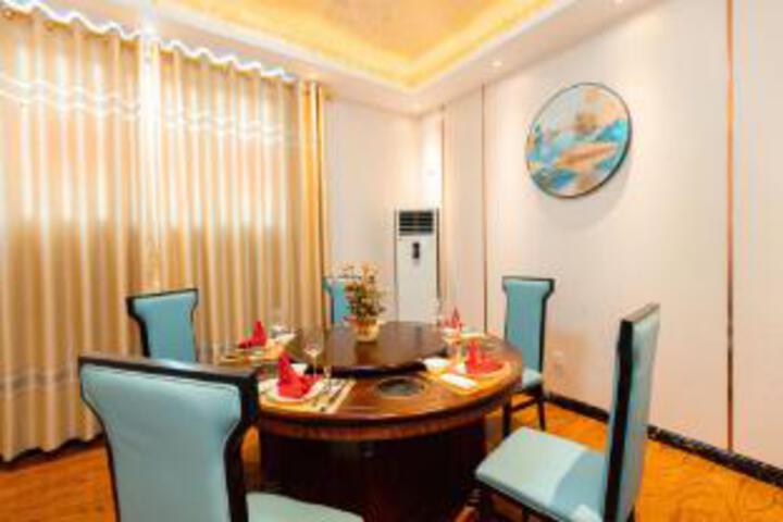 Dining 17 of 23