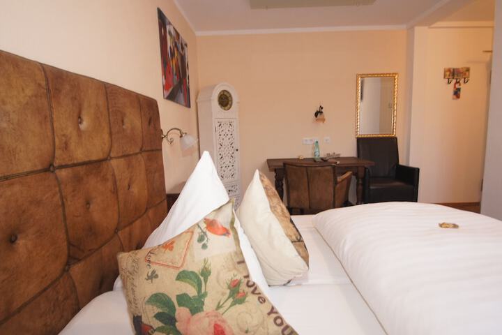 Room 2 of 40